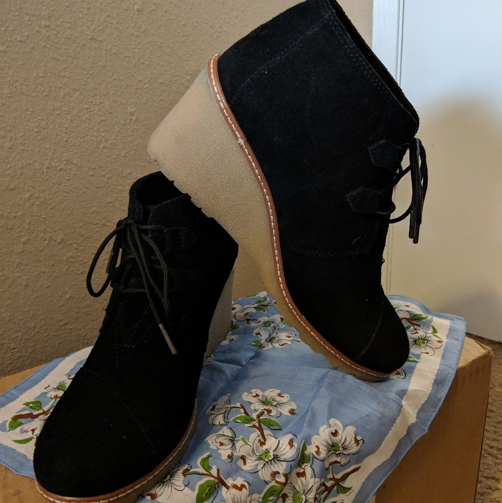 Tom's booties